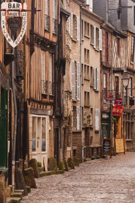 Framed Print : La Grande Rue in the old city of Le Mans, Sarthe, Pays de la Loire, France, Europe Framed Print : La Grande Rue in the old city of Le Mans, Sarthe, Pays de la Loire, France, Europe