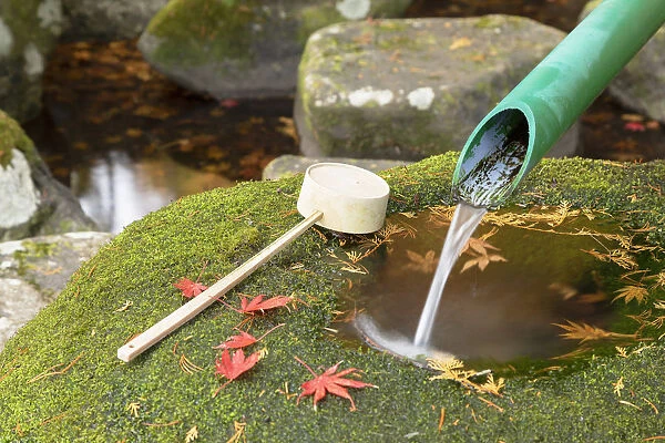 Ladle and water fountain, Ogimachi, Shirakawa-go, Toyama Prefecture, Honshu, Japan, Asia