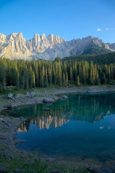 Lago di Carezza and Latemar Group mountains, Bolzano Province, Trentino-Alto Adige  /  South Tyrol, Italian Dolomites, Italy, Europe