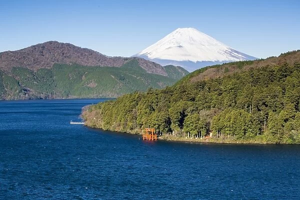 Lake Ashinoko with Mount Fuji behind, Fuji-Hakone-Izu National Park, Hakone, Shizuoka