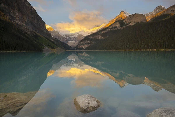 Lake Louise at Sunrise, Banff National Park, UNESCO World Heritage Site, Alberta, Canadies Rockies, Canada, North America