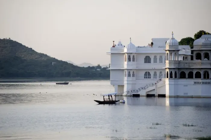 Framed Print : Lake Palace at sunrise, Udaipur, Rajasthan, India, Asia Framed Print : Lake Palace at sunrise, Udaipur, Rajasthan, India, Asia