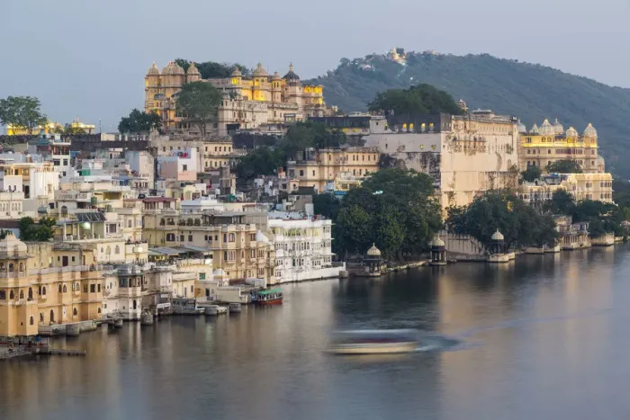 Framed Print : Lake Pichola and the City Palace in Udaipur, Rajasthan, India, Asia Framed Print : Lake Pichola and the City Palace in Udaipur, Rajasthan, India, Asia
