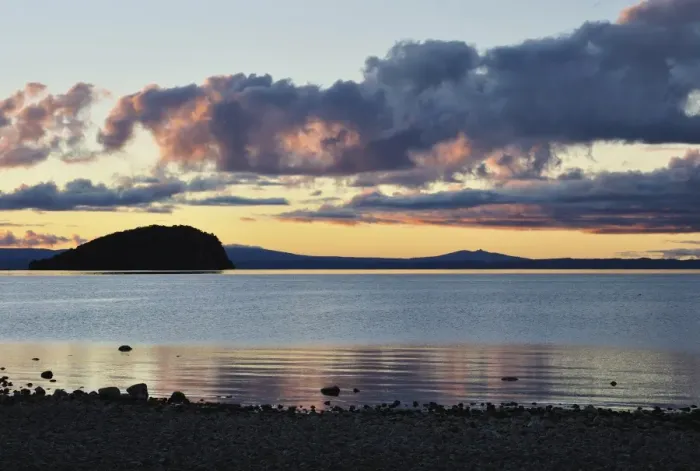 Framed Print : Lake Taupo, Waikato, North Island, New Zealand, Pacific Framed Print : Lake Taupo, Waikato, North Island, New Zealand, Pacific