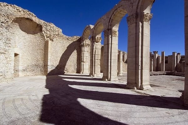 Large baths, Roman ruins of Makhtar, Tunisia, North Africa, Africa