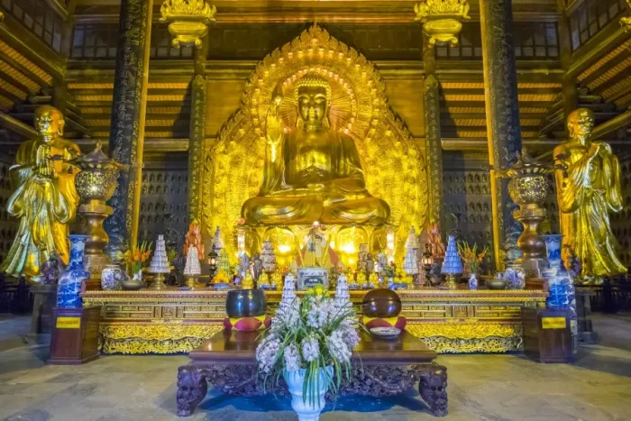 Framed Print : Large bronze Buddha statue inside Phap Chu Hall, Bai Dinh Temple (Chua Bai Dinh) Framed Print : Large bronze Buddha statue inside Phap Chu Hall, Bai Dinh Temple (Chua Bai Dinh)