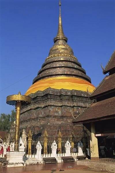 Large chedi (pagoda) outside the Buddhist temple