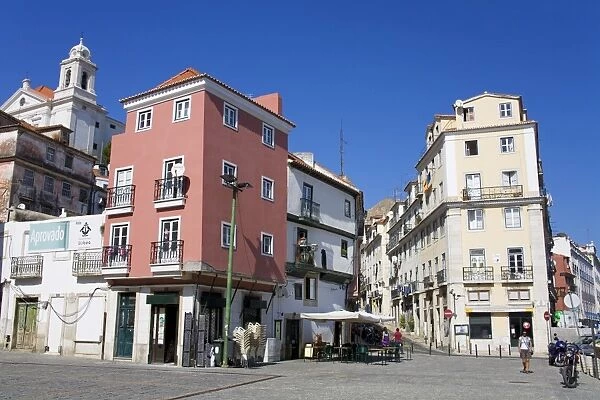 Largo do Chafariz de Dento Square, Alfama District, Lisbon, Portugal, Europe