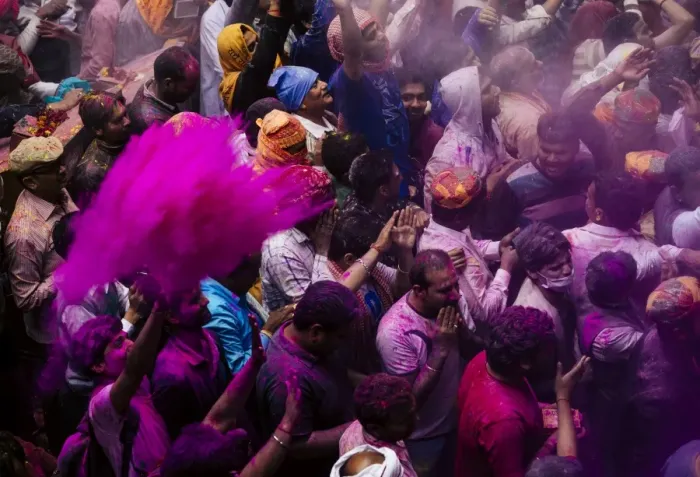 Framed Print : Lathmar Holi celebrations in Bankei Bihari Temple, Vrindavan, Braj, Uttar Pradesh