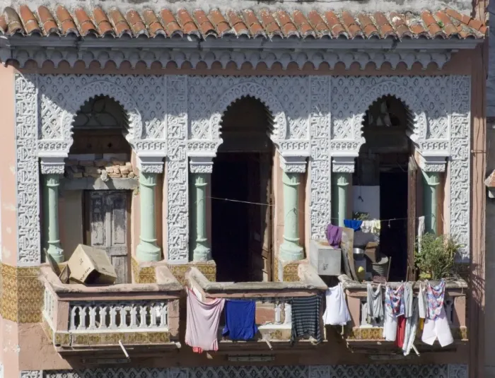 Framed Print : Laundry hanging from the balcony of an ornate Moorish style building in central Havana Framed Print : Laundry hanging from the balcony of an ornate Moorish style building in central Havana