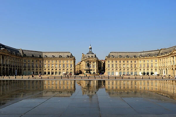 Le Miroir d Eau (Mirror of Water) by Corajoud, Place de la Bourse, Bordeaux, UNESCO World Heritage Site, Gironde, Aquitaine, France, Europe
