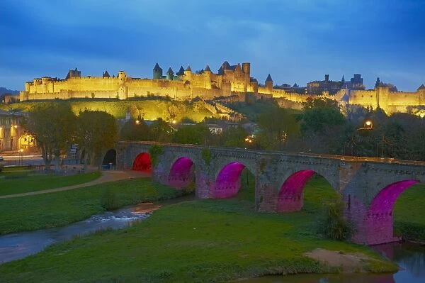 Le Pont Vieux (the old bridge), on the Aude River, Medieval city of Carcassonne