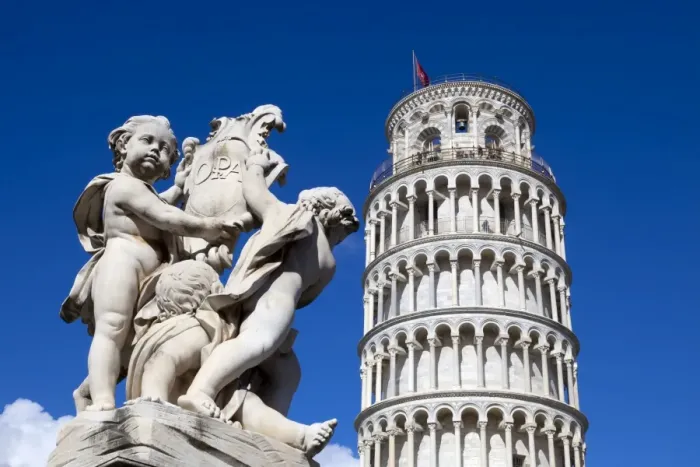 Framed Print : The Leaning Tower of Pisa, campanile or bell tower, Fontana dei Putti, Piazza del Duomo Framed Print : The Leaning Tower of Pisa, campanile or bell tower, Fontana dei Putti, Piazza del Duomo