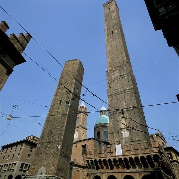 Leaning towers, Torre degli Asinelli 328 ft