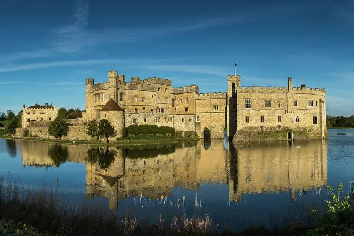 Framed Print : Leeds Castle in early morning sunlight, near Maidstone, Kent, England, United Kingdom, Europe Framed Print : Leeds Castle in early morning sunlight, near Maidstone, Kent, England, United Kingdom, Europe
