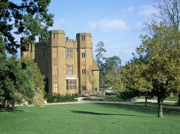 Leicesters gatehouse, Kenilworth Castle, managed by English Heritage