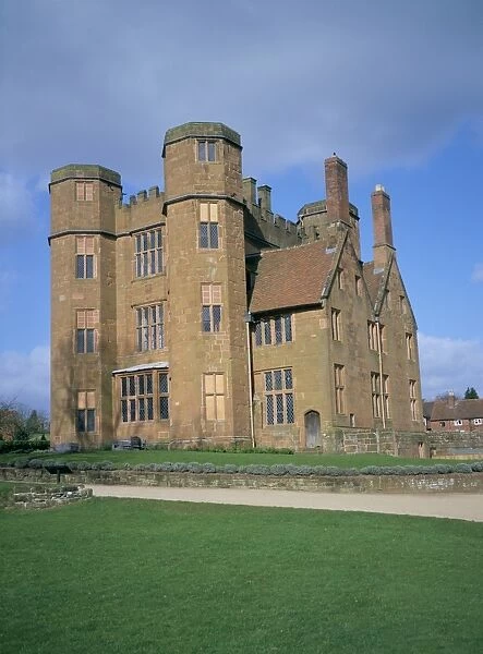 Leicesters gatehouse, Kenilworth Castle, managed by English Heritage