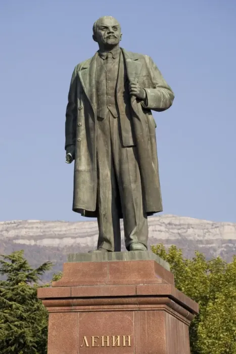 Framed Print : Lenin statue, Yalta, Crimea, Ukraine, Europe Framed Print : Lenin statue, Yalta, Crimea, Ukraine, Europe