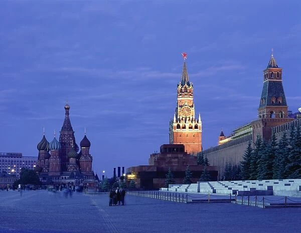 Lenins Tomb, the Kremlin and St. Basils Cathedral, Red Square