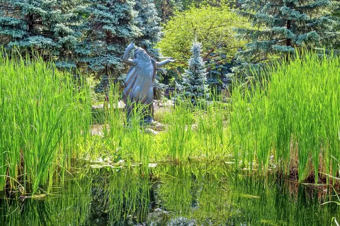 Framed Print : Leo Mol sculpture in the Leo Mol Sculpture Garden in Assiniboine Park, Winnipeg, Manitoba, Canada, North America Framed Print : Leo Mol sculpture in the Leo Mol Sculpture Garden in Assiniboine Park, Winnipeg, Manitoba, Canada, North America