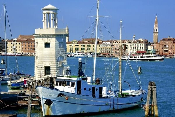 Light house and campanile and Danieli Hotel, seen from Isola di San Giorgio Maggiore, Venice, UNESCO World Heritage Site, Veneto, Italy, Europe