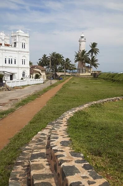 Lighthouse and mosque in Galle Fort, UNESCO World Heritage Site, Galle, Sri Lanka, Asia