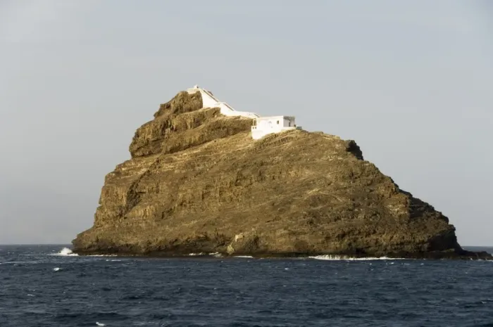 Framed Print : Lighthouse on rock in harbour at Mindelo, Sao Vicente, Cape Verde Islands, Africa Framed Print : Lighthouse on rock in harbour at Mindelo, Sao Vicente, Cape Verde Islands, Africa