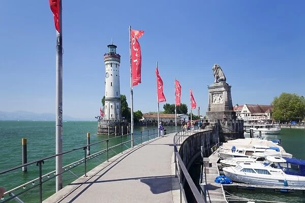 Lighthouse and the sculpture of the Bavarian Lion, Lindau, Lake Constance, Bavaria, Germany, Europe