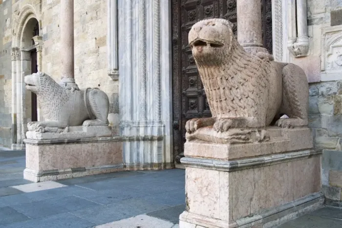 Framed Print : Lion statues outside the Duomo, Parma, Emilia Romagna, Italy, Europe