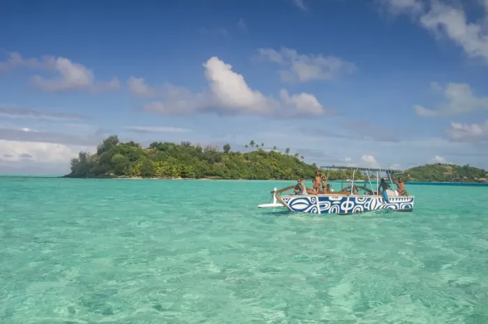 Framed Print : Little boat in the turquoise lagoon of Bora Bora, Society Islands, French Polynesia Framed Print : Little boat in the turquoise lagoon of Bora Bora, Society Islands, French Polynesia