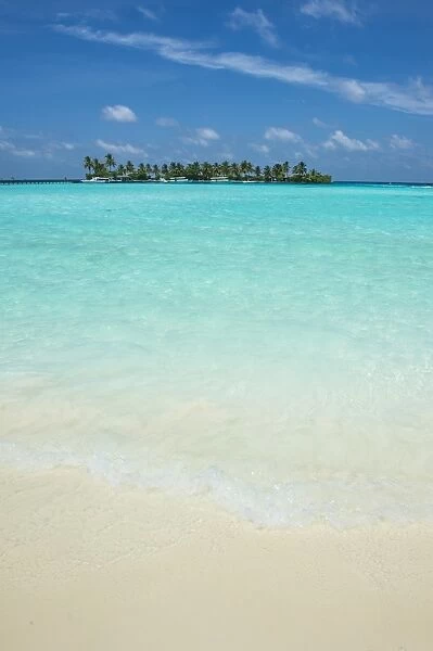 Little island in the turquoise water, Sun Island Resort, Nalaguraidhoo island, Ari atoll