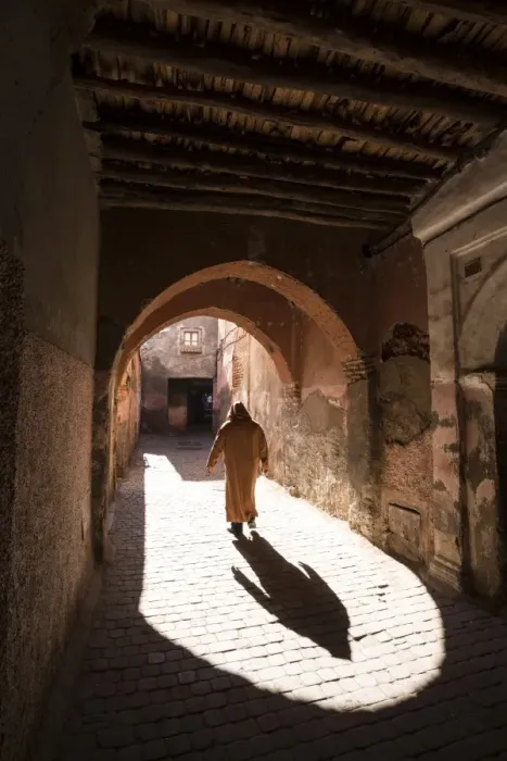 Framed Print : Local man dressed in traditional djellaba walking through archway in a street in the Kasbah Framed Print : Local man dressed in traditional djellaba walking through archway in a street in the Kasbah