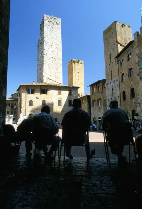 Framed Print : Locals enjoying the shade in the Piazza del Duomo Framed Print : Locals enjoying the shade in the Piazza del Duomo