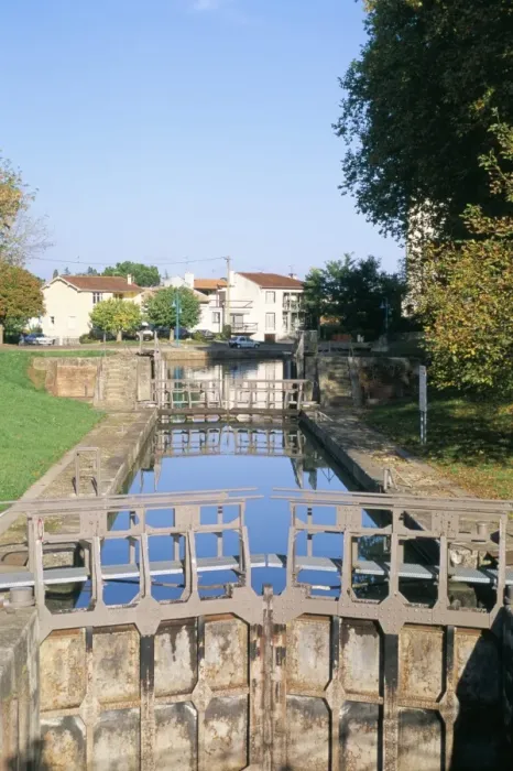 Framed Print : Locks, Canal Lateral a la Garonne, Moissac, Tarn et Garonne, Midi-Pyrenees Framed Print : Locks, Canal Lateral a la Garonne, Moissac, Tarn et Garonne, Midi-Pyrenees