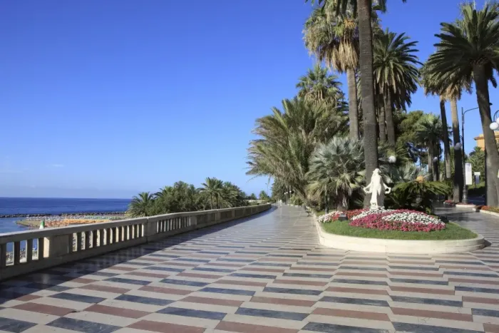 Framed Print : LOM2748. Promenade, Sanremo, Liguria, Italy, Europe Framed Print : LOM2748. Promenade, Sanremo, Liguria, Italy, Europe