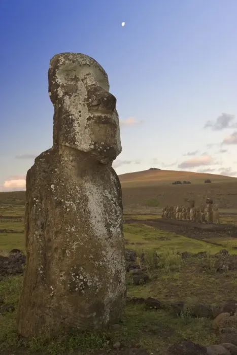 Framed Print : Lone monolithic giant stone Moai statue at Tongariki, Rapa Nui (Easter Island) Framed Print : Lone monolithic giant stone Moai statue at Tongariki, Rapa Nui (Easter Island)