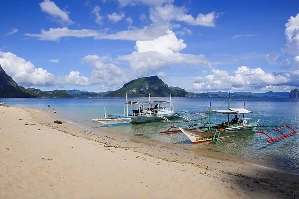 Long sandy beach in the Bacuit archipelago, Palawan, Philippines, Southeast Asia, Asia