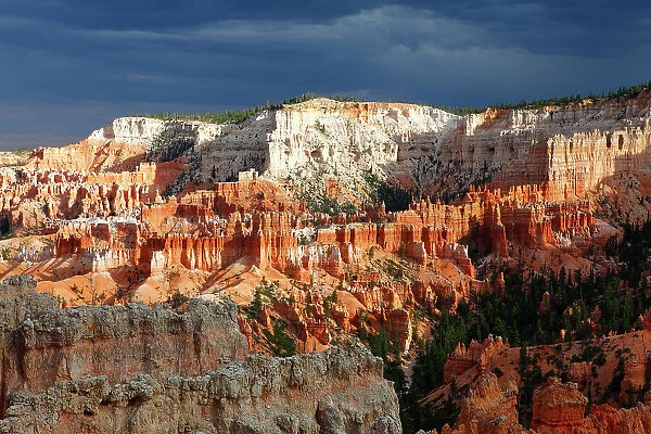 Looking towards Inspiration Point from near Sunrise Point, Bryce Canyon, Utah, United States of America, North America