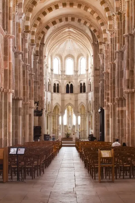 Framed Print : Looking down the nave of Basilique Sainte-Marie-Madeleine in Vezelay, UNESCO World Heritage Site, Yonne, Burgundy, France, Europe Framed Print : Looking down the nave of Basilique Sainte-Marie-Madeleine in Vezelay, UNESCO World Heritage Site, Yonne, Burgundy, France, Europe
