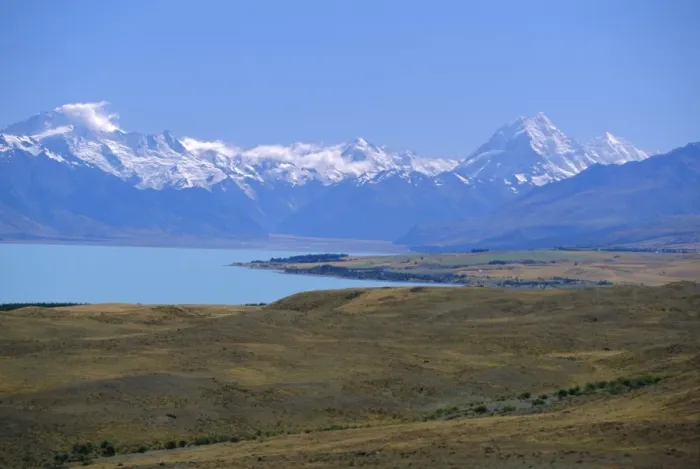 Framed Print : Looking north along Lake Pukaki towards the Southern Alps Framed Print : Looking north along Lake Pukaki towards the Southern Alps