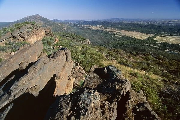 Looking north from Mount Ohlssen Bagge, on escarpment of Wilpena Pound