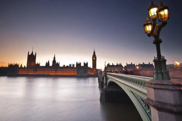 Framed Print : Looking across the River Thames towards the Houses of Parliament and Westminster Bridge, London, England, United Kingdom, Europe Framed Print : Looking across the River Thames towards the Houses of Parliament and Westminster Bridge, London, England, United Kingdom, Europe