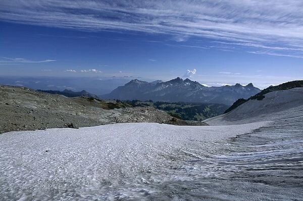 Looking south from the snowline of 4394m volcano Mount Rainier