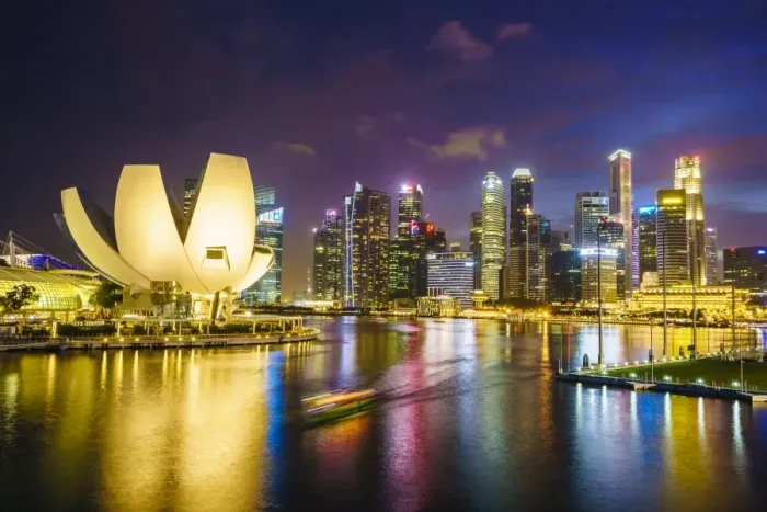 Framed Print : The lotus flower shaped ArtScience Museum overlooking Marina Bay with the city skyline Framed Print : The lotus flower shaped ArtScience Museum overlooking Marina Bay with the city skyline