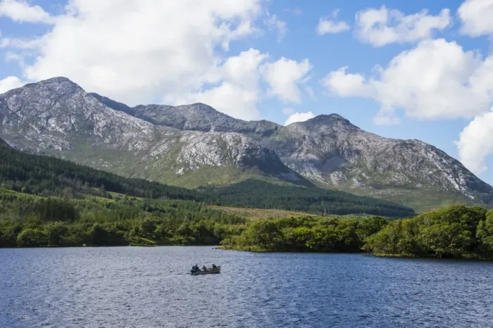 Framed Print : Lough Inagh in the Connemara National Park, County Galway, Connacht, Republic of Ireland Framed Print : Lough Inagh in the Connemara National Park, County Galway, Connacht, Republic of Ireland