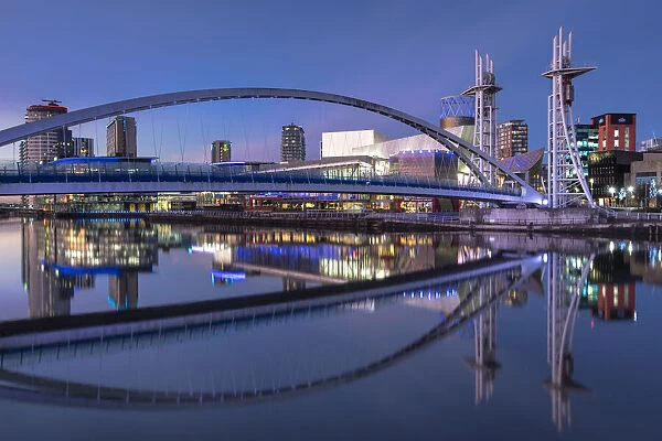 The Lowry Footbridge and Lowry Centre at night, Salford Quays, Salford, Manchester, England, United Kingdom, Europe