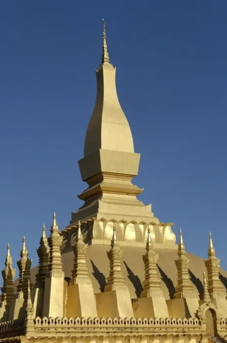 Framed Print : That Luang stupa, the largest in Laos, built in 1566 by King Setthathirat Framed Print : That Luang stupa, the largest in Laos, built in 1566 by King Setthathirat