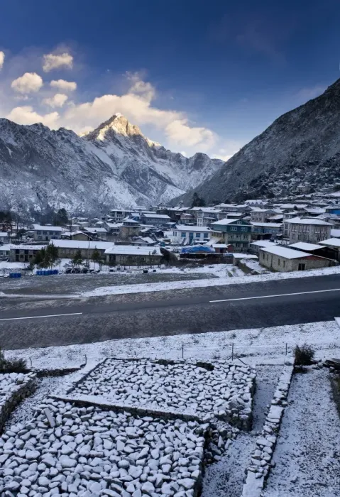 Framed Print : Lukla, 2800 metres, Solu Khumbu (Everest) Region, Nepal, Himalayas, Asia Framed Print : Lukla, 2800 metres, Solu Khumbu (Everest) Region, Nepal, Himalayas, Asia