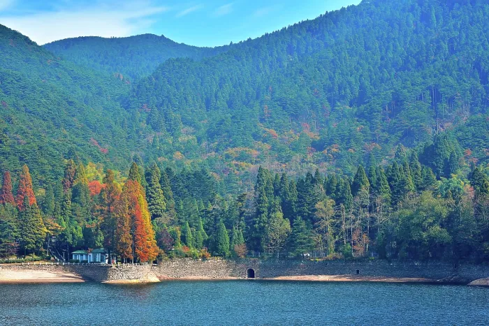Framed Print : Lulin Lake in Lushan (Mount Lu), Jiujiang City, Jiangxi, China. Lushan is a UNESCO World Heritage site, it is one of China's most famous mountains known for its natural beauty Framed Print : Lulin Lake in Lushan (Mount Lu), Jiujiang City, Jiangxi, China. Lushan is a UNESCO World Heritage site, it is one of China's most famous mountains known for its natural beauty
