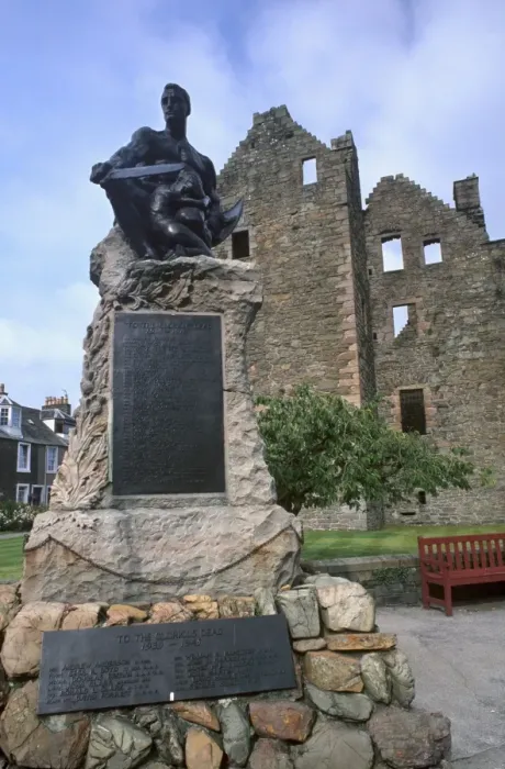 Framed Print : MacLellans Castle and World War I monument Framed Print : MacLellans Castle and World War I monument